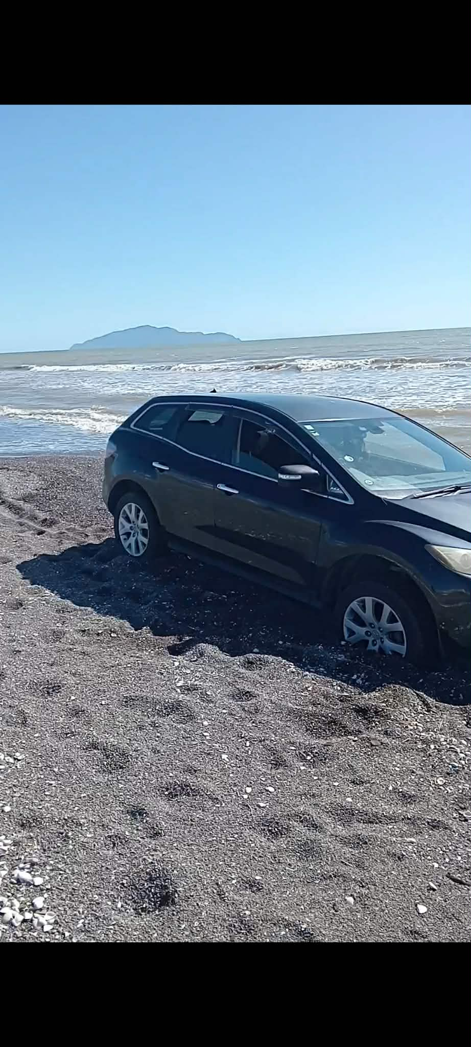 Vehicle stuck in sand on the Kapiti Coast beach — the kind of job Kapiti Recovery handles